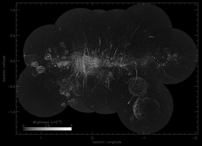 Mozaika pohledu na filamenty ve středu galaxie. Zdroj: Farhad Yusef-Zadeh/Northwestern University