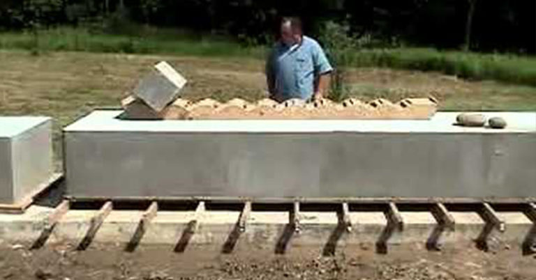 Stonehenge lidskou silou. Zdroj: Wally Wallington