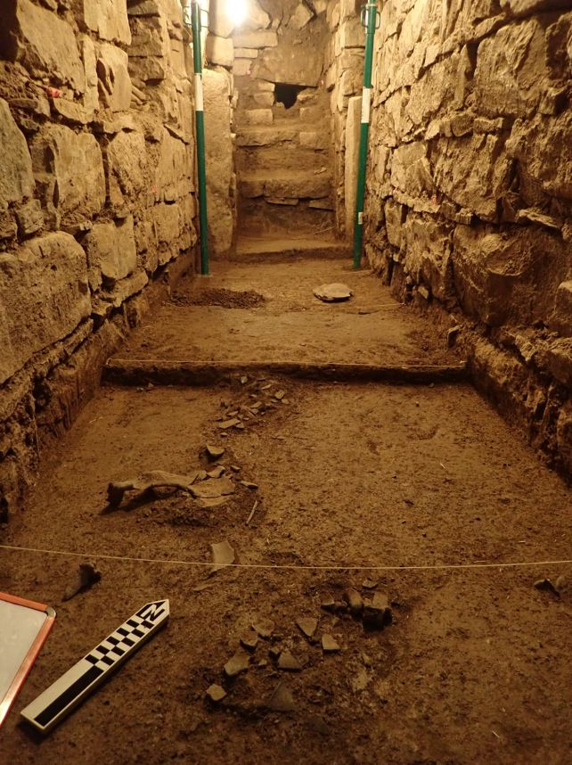 Malá místnost, ve které byly artefakty nalezeny. Zdroj: Rick et al., PNAS, 2025