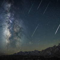 Meteor, perseidy. zdroj: Wikipedia/CC BY/Jim Vajda
